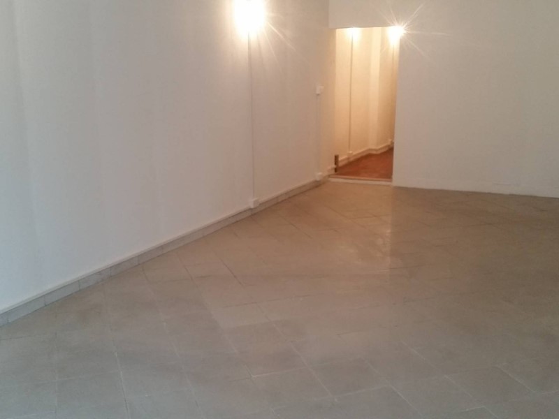 Attività commerciale in Affitto a Pisa, 700€, 60 m²