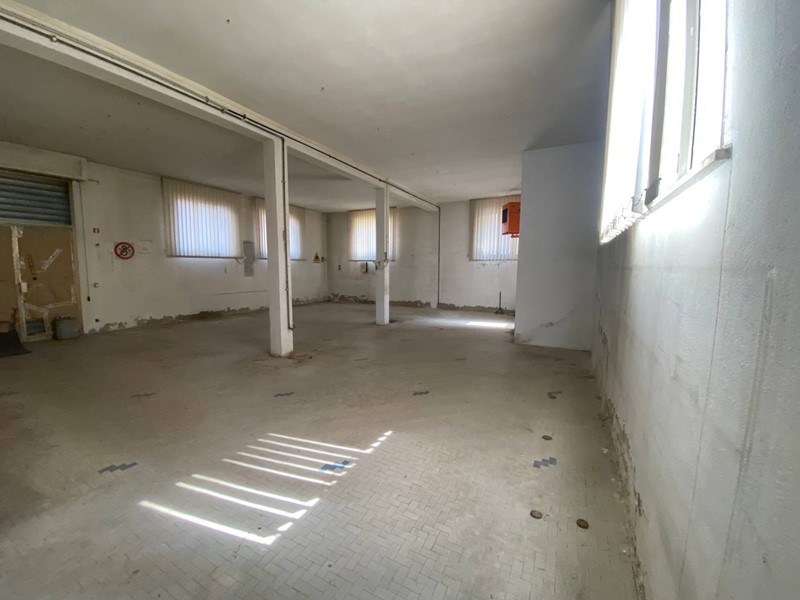 Attività commerciale in Affitto a Castelfranco di Sotto, 800€, 165 m²