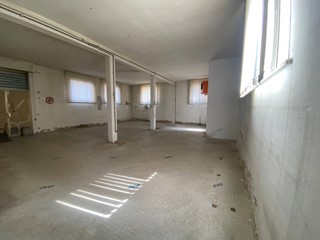 Attività commerciale in Affitto a Castelfranco di Sotto, 800€, 165 m²