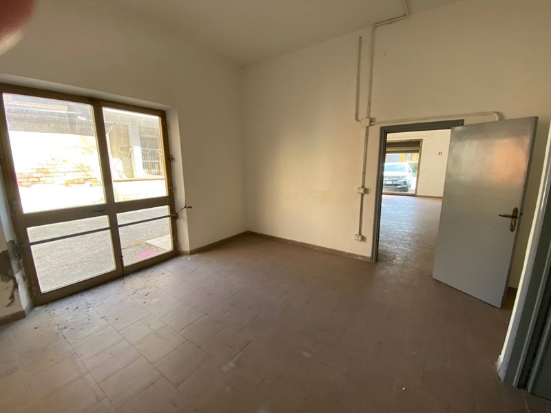 Attività commerciale in Affitto a Santa Maria a Monte, 500€, 75 m²