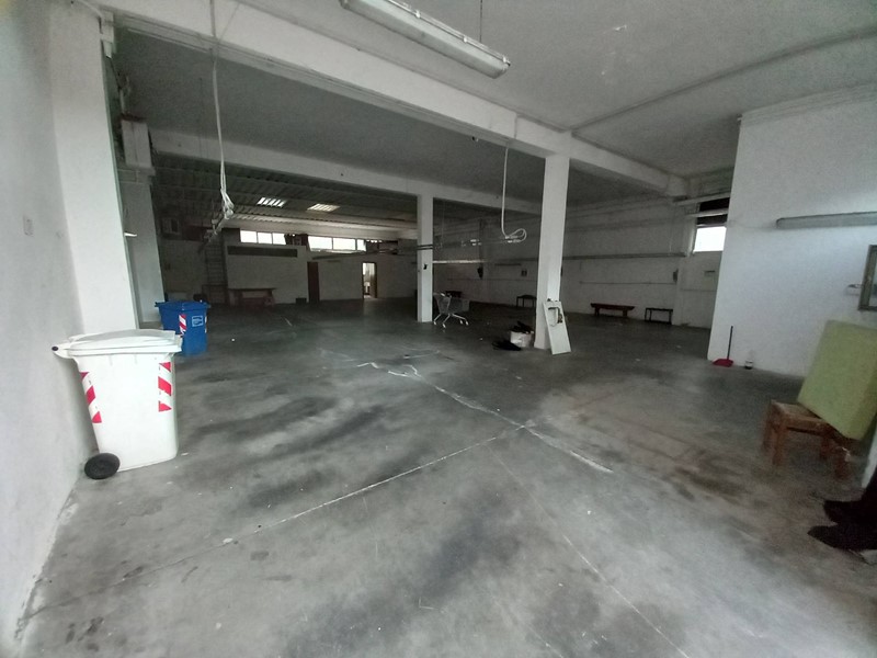 Attività commerciale in Affitto a Montopoli in Val d'Arno, 1'600€, 385 m²