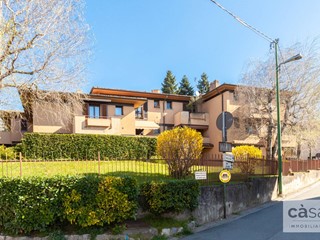 Quadrilocale in Vendita a Barasso, 205'000€, 137 m²