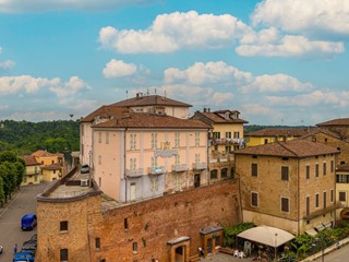 Appartamento in Vendita a Portacomaro, 1'200'000&euro;, 1158 m²