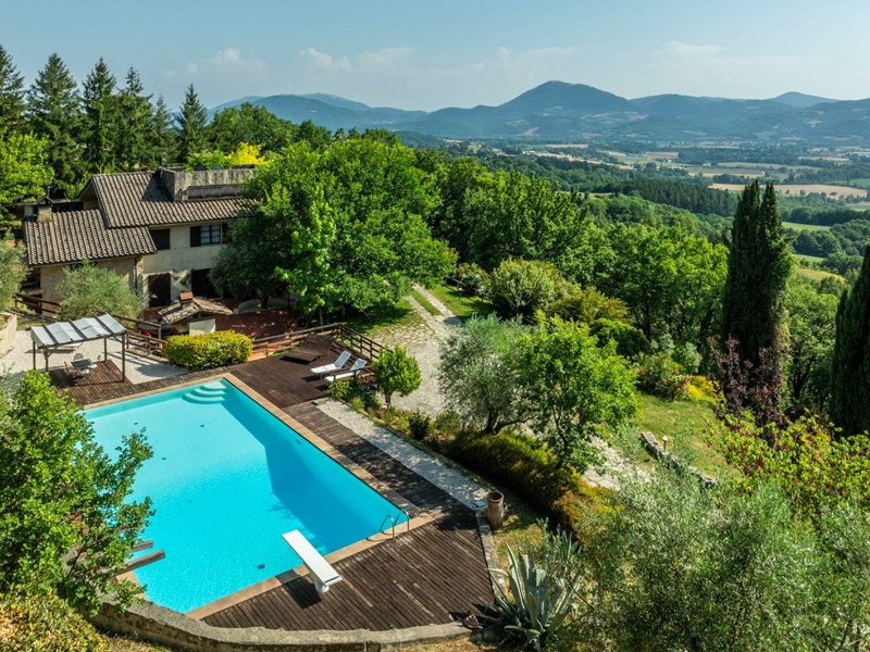 Villa in Vendita a Montone, 1'590'000€, 680 m²