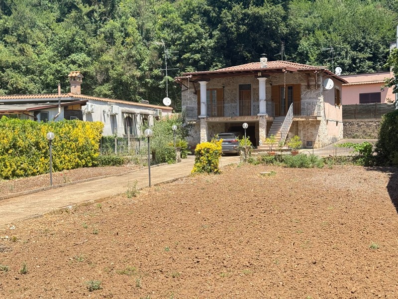 Casa Indipendente in Vendita a Valmontone, 210'000&euro;, 150 m², con Box