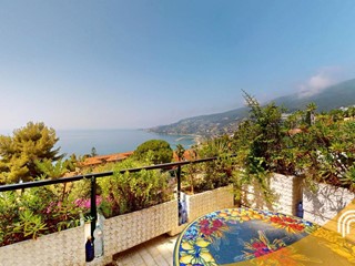 Trilocale in Vendita a Ospedaletti, 255'000€, 70 m²