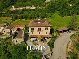 Casa Indipendente in Vendita a Roccafluvione, 650'000€, 500 m²