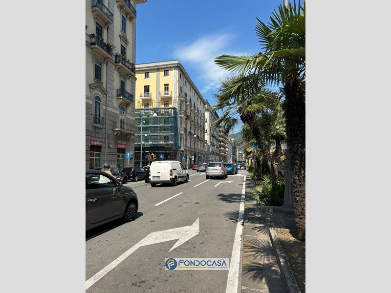 Attività commerciale in Vendita a Salerno, 250'000&euro;, 45 m²