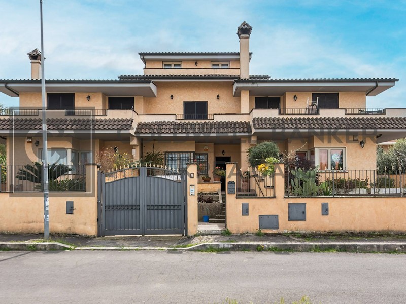 Villetta a schiera in Affitto a Ciampino, 1'250€, 160 m²