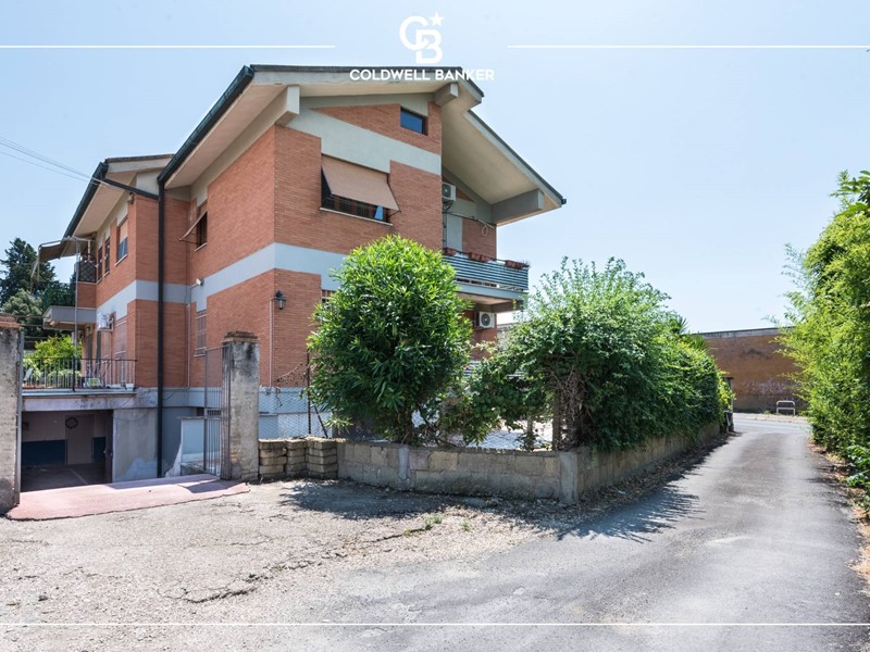 Magazzino in Affitto a Ciampino, 550€, 75 m²