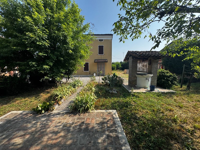 Villa in Vendita a Concordia sulla Secchia, 155'000€, 273 m²