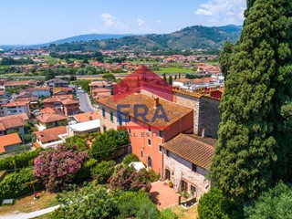 Rustico in Vendita a Monsummano Terme, 530'000€, 333 m²