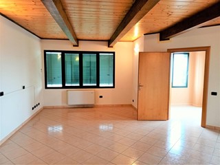 Ufficio in Affitto a Voghiera, 600€, 140 m²