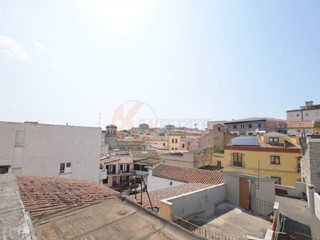 Casa Indipendente in Vendita a Nuoro, 130'000€, 242 m²