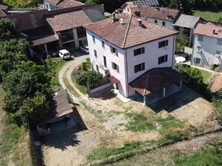 Casa Semi Indipendente in Vendita a Strevi, 135'000€, 263 m²