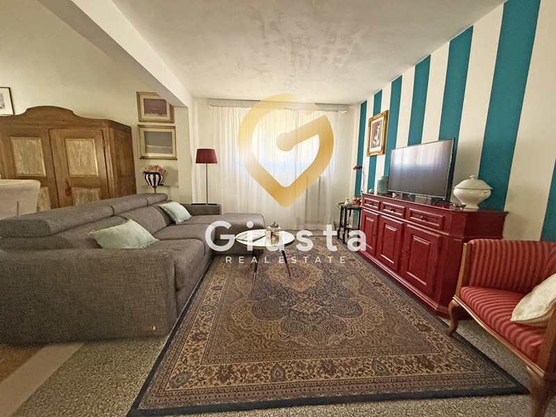 Appartamento in Vendita a Brindisi, 64'000€, 190 m²