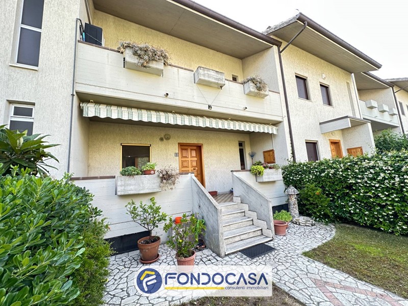 Villetta a schiera in Vendita a Maltignano, 208'000€, 247 m²