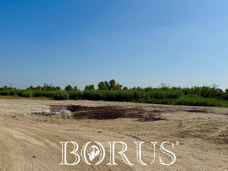 Capannone in Vendita a Villa Literno, 1'200€, 12000 m²