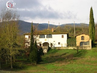 Rustico in Vendita a Figline e Incisa Valdarno, 600'000€, 743 m²