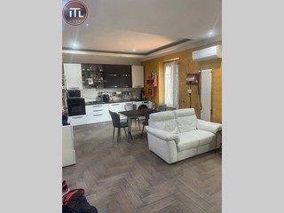 Trilocale in Vendita a Roma, 179'000&euro;, 85 m²
