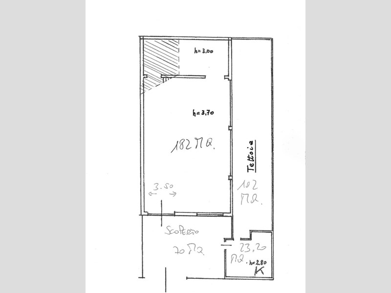 Capannone in Affitto a Fano, 1'000€, 375 m²