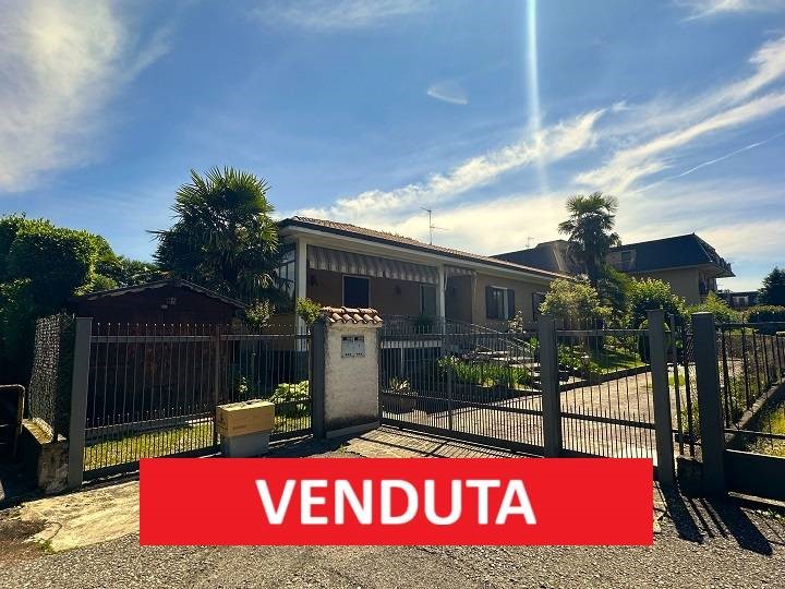 Villa in Vendita a Osio Sotto, 280'000€, 207 m²