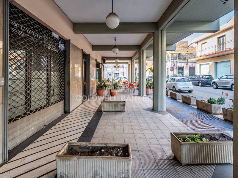 Immobile commerciale in Vendita a Giarre, 216'500€, 195 m²