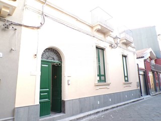 Casa Indipendente in Vendita a Aci Catena, 140'000€, 111 m²