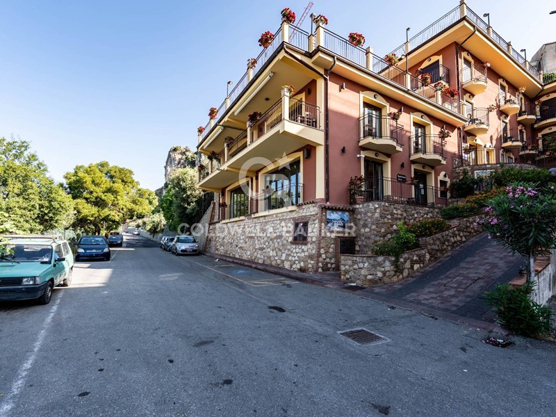 Appartamento in Vendita a Forza d'Agrò, 1'490'000€, 1000 m²