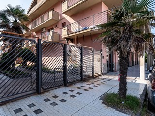 Negozio in Vendita a Mascali, 236'000€, 236 m²