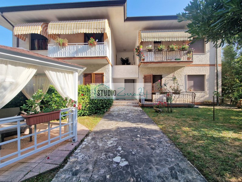 Trilocale in Vendita a Camaiore, 249'000&euro;, 103 m²