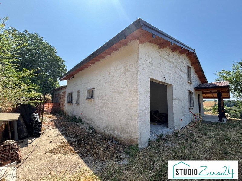 Casa Semi Indipendente in Vendita a Montecastrilli, 68'000€, 125 m²