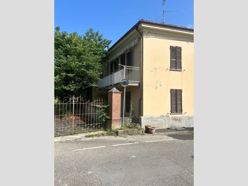 Casa Indipendente in Vendita a Vigolzone, 48'000€, 180 m²