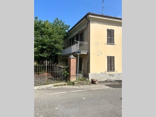 Casa Indipendente in Vendita a Vigolzone, 48'000€, 180 m²