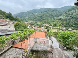 Casa Indipendente in Vendita a Rezzo, 159'000€, 125 m²