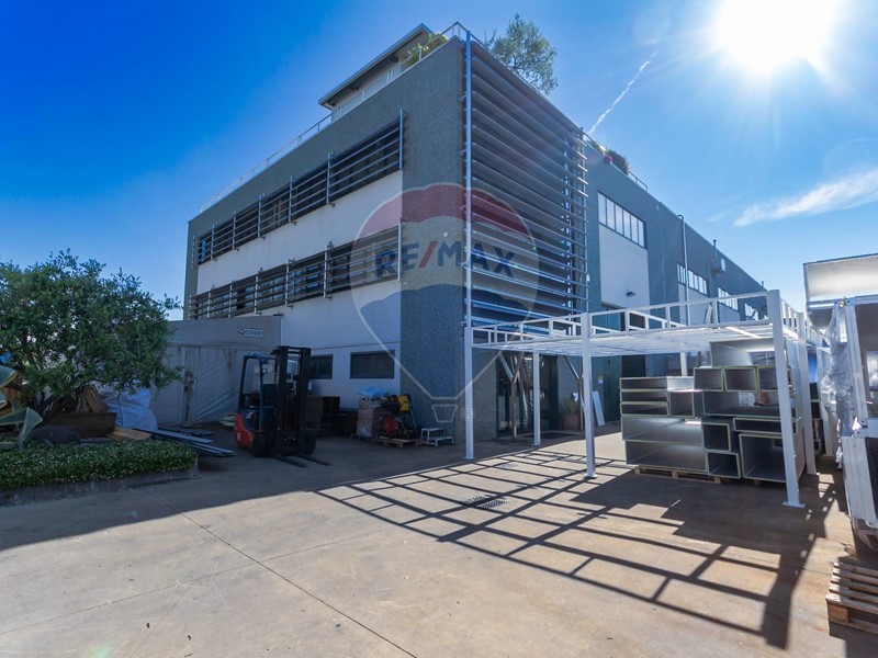 Capannone in Vendita a Pozzo d'Adda, 530'000€, 550 m²