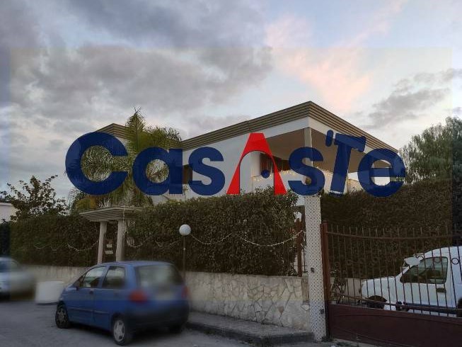 Villa in Vendita a Trani, 508'359€, 542 m²