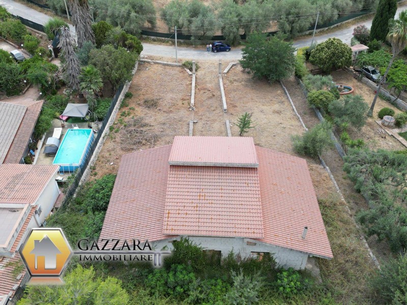 Villa in Vendita a Canicattini Bagni, 65'000€, 179 m²