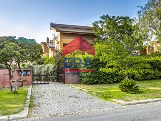 Villetta a schiera in Vendita a Roma, 545'000€, 265 m²