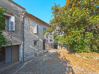 Villa in Vendita a Carbognano, 180'000€, 460 m²