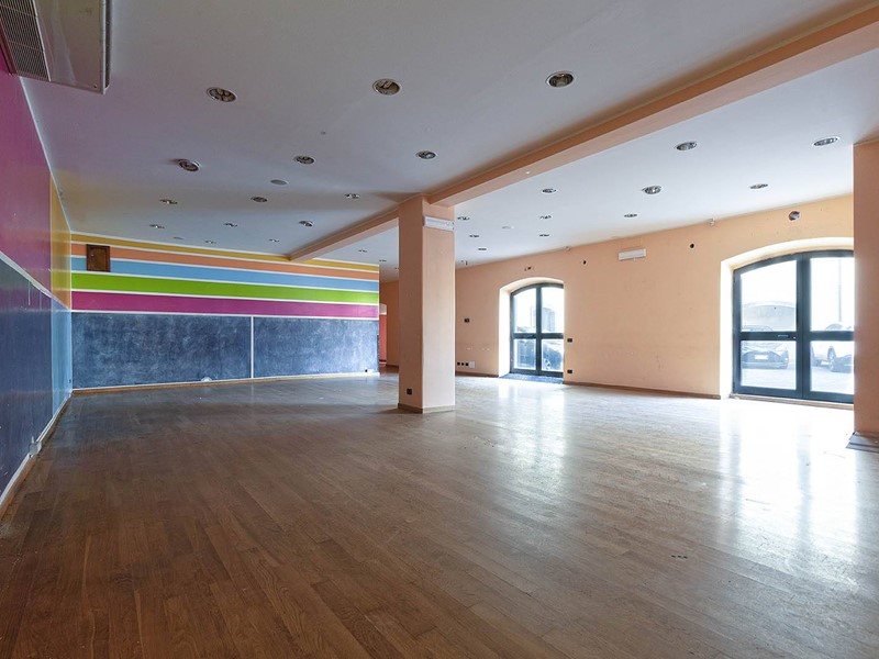 Immobile commerciale in Vendita a Vetralla, 130'000&euro;, 280 m²