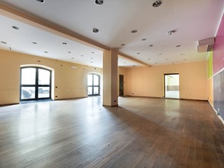 Immobile commerciale in Vendita a Vetralla, 130'000€, 280 m²