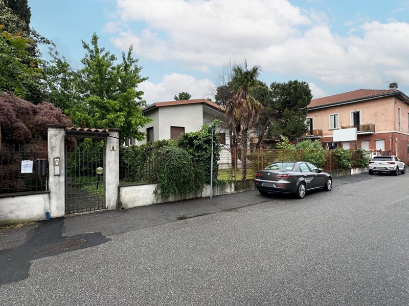 Villa in Vendita a Monza, 499'000€, 247 m²