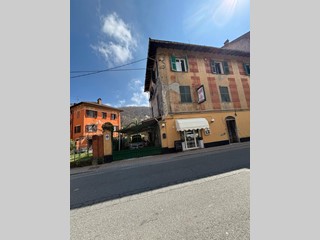 Immobile commerciale in Vendita a Ronco Scrivia, 79'000€, 260 m²