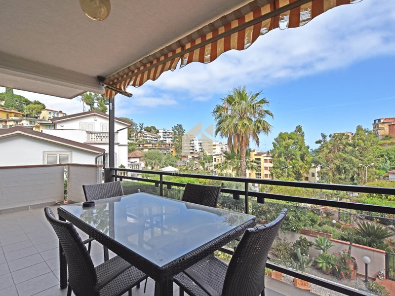 Trilocale in Vendita a Sanremo, 220'000€, 70 m²