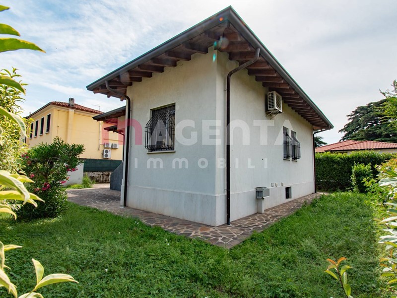 Casa Indipendente in Vendita a Brescia, 498'000€, 172 m²