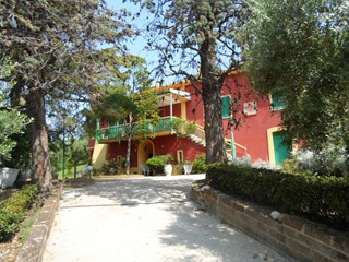 Casa Indipendente in Vendita a Colonnella, 300 m²