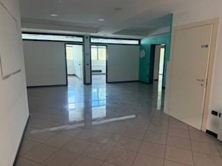 Ufficio in Affitto a San Benedetto del Tronto, 1'800€, 190 m²