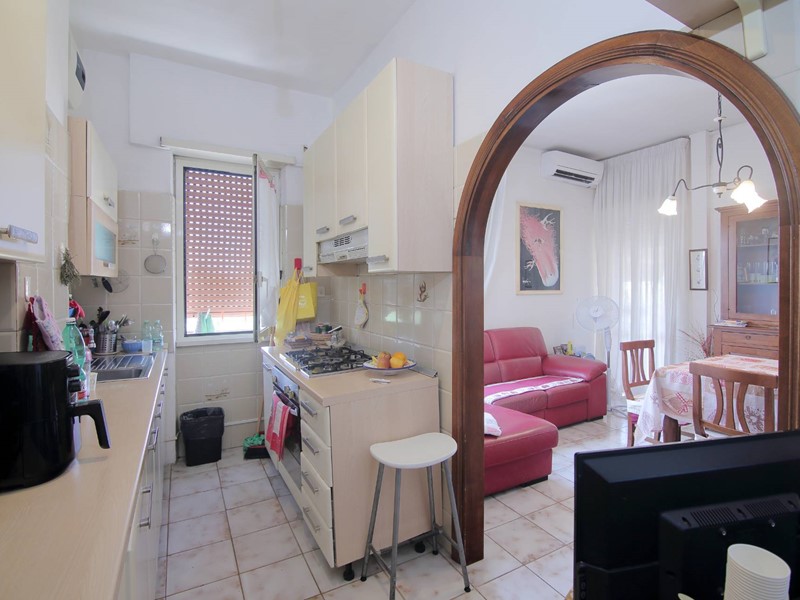 Trilocale in Vendita a Roma, 170'000&euro;, 84 m²