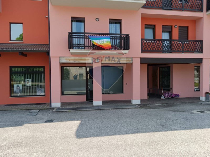 Immobile commerciale in Vendita a Borgo Valbelluna, 85'000€, 128 m²
